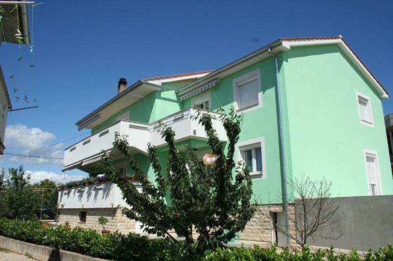 Lucija Apartments Vrh  外观 照片