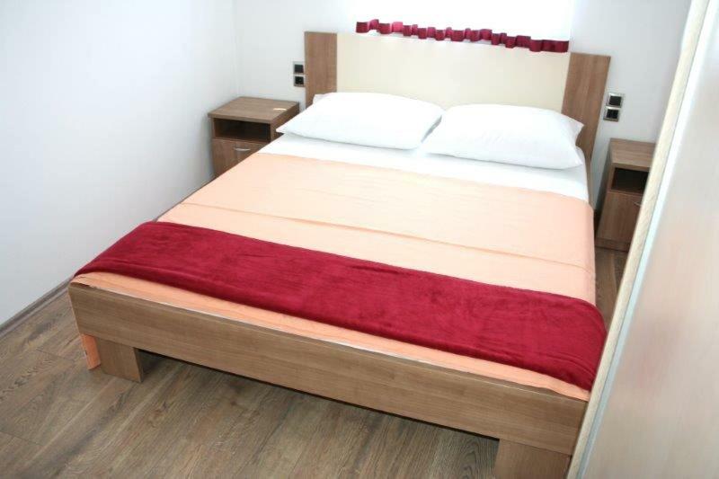 Lucija Apartments Vrh  外观 照片